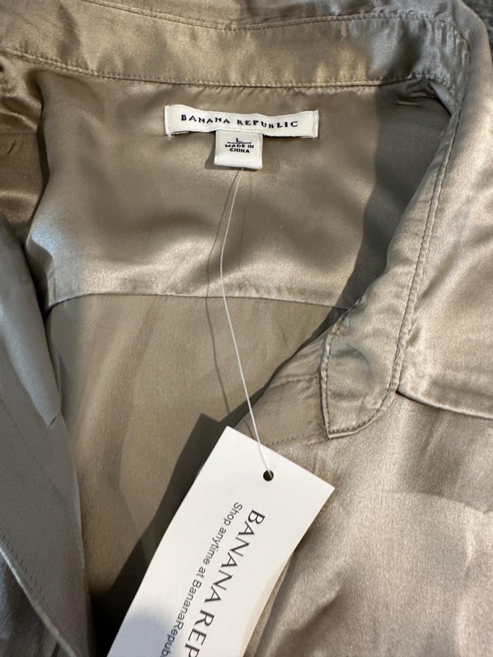 NWT BANANA, REPUBLIC, SILK BLOUSE, LARGE 🔥🔥♥️ - Picture 11 of 12